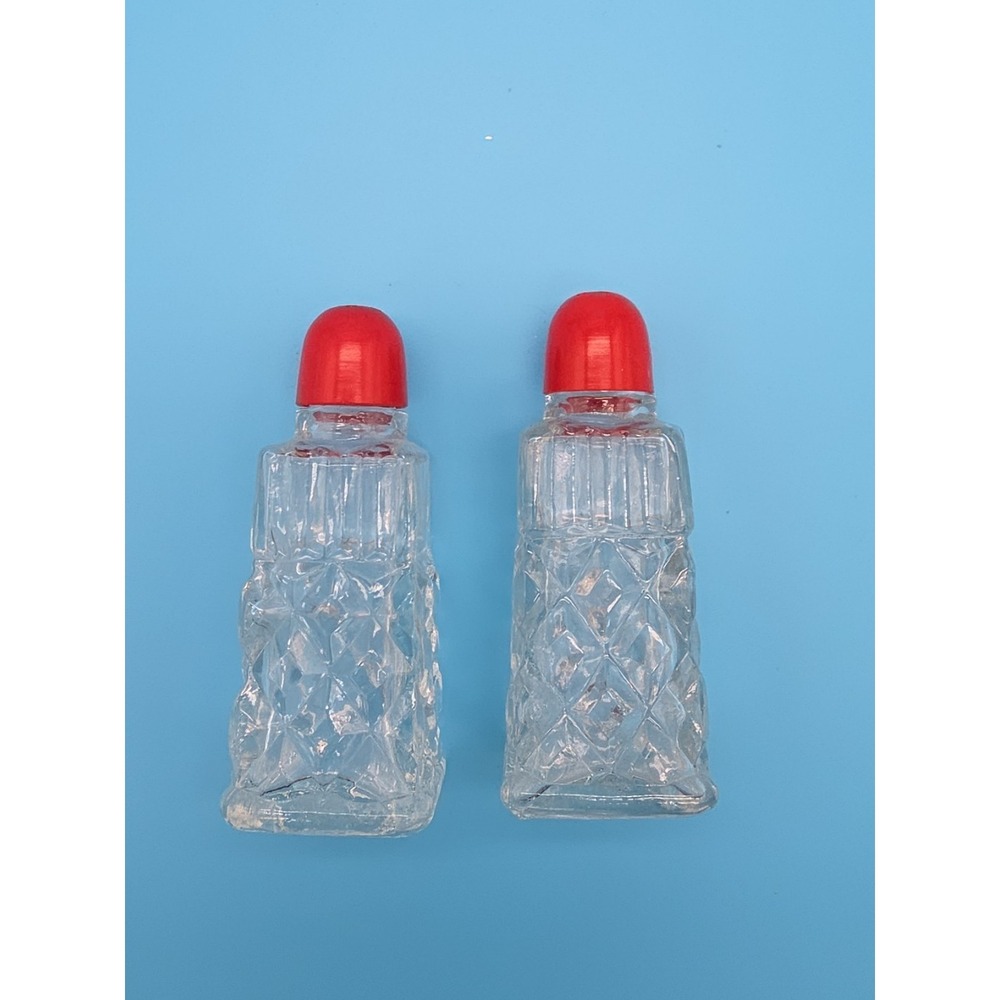 Vintage Red Top Glass Salt Pepper Shakers Set Made In Japan Kitchen